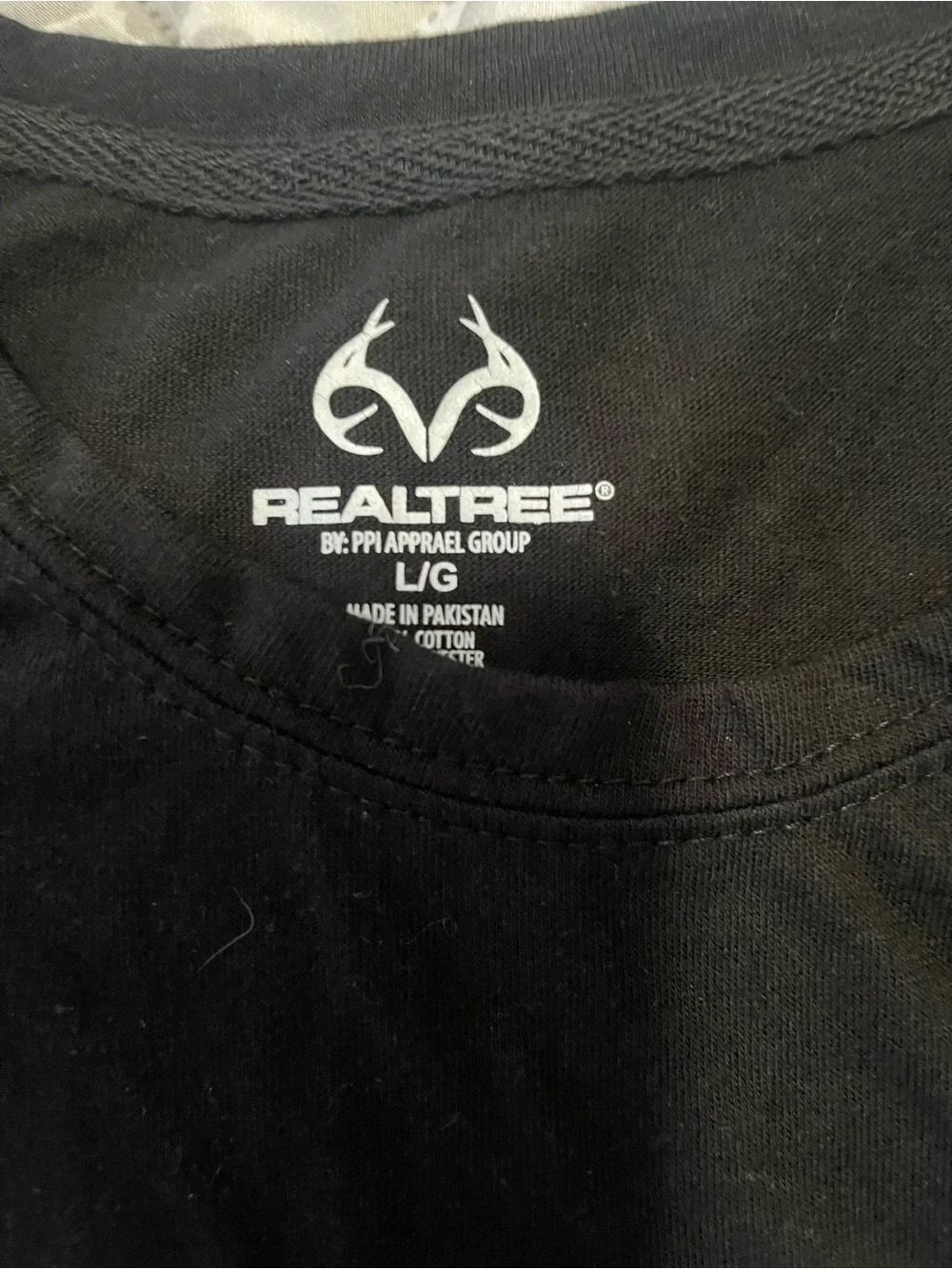 NWT women’s realtree black shirt with pink logo size large  Brand new with tags
